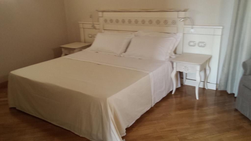 Hotel Sesmones Lodi Chambre photo